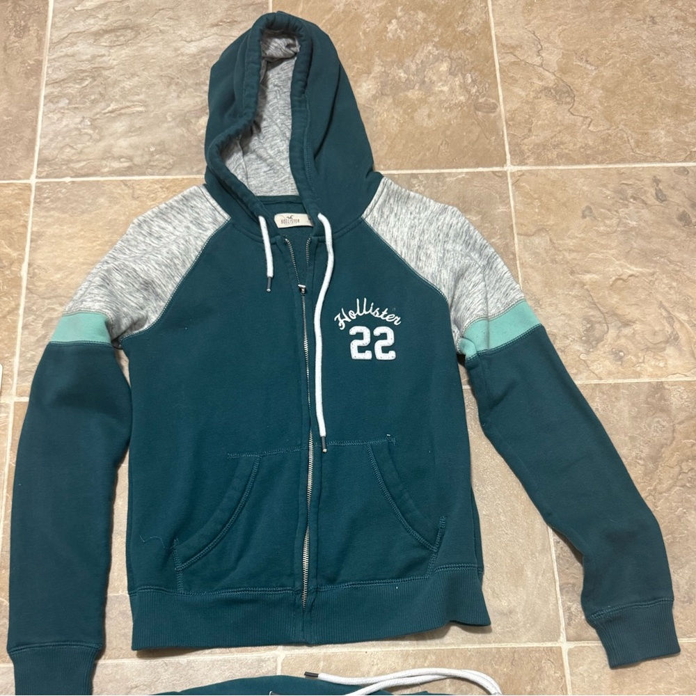 H2k Hollister Zip-Up Hoodie & Sweatpants